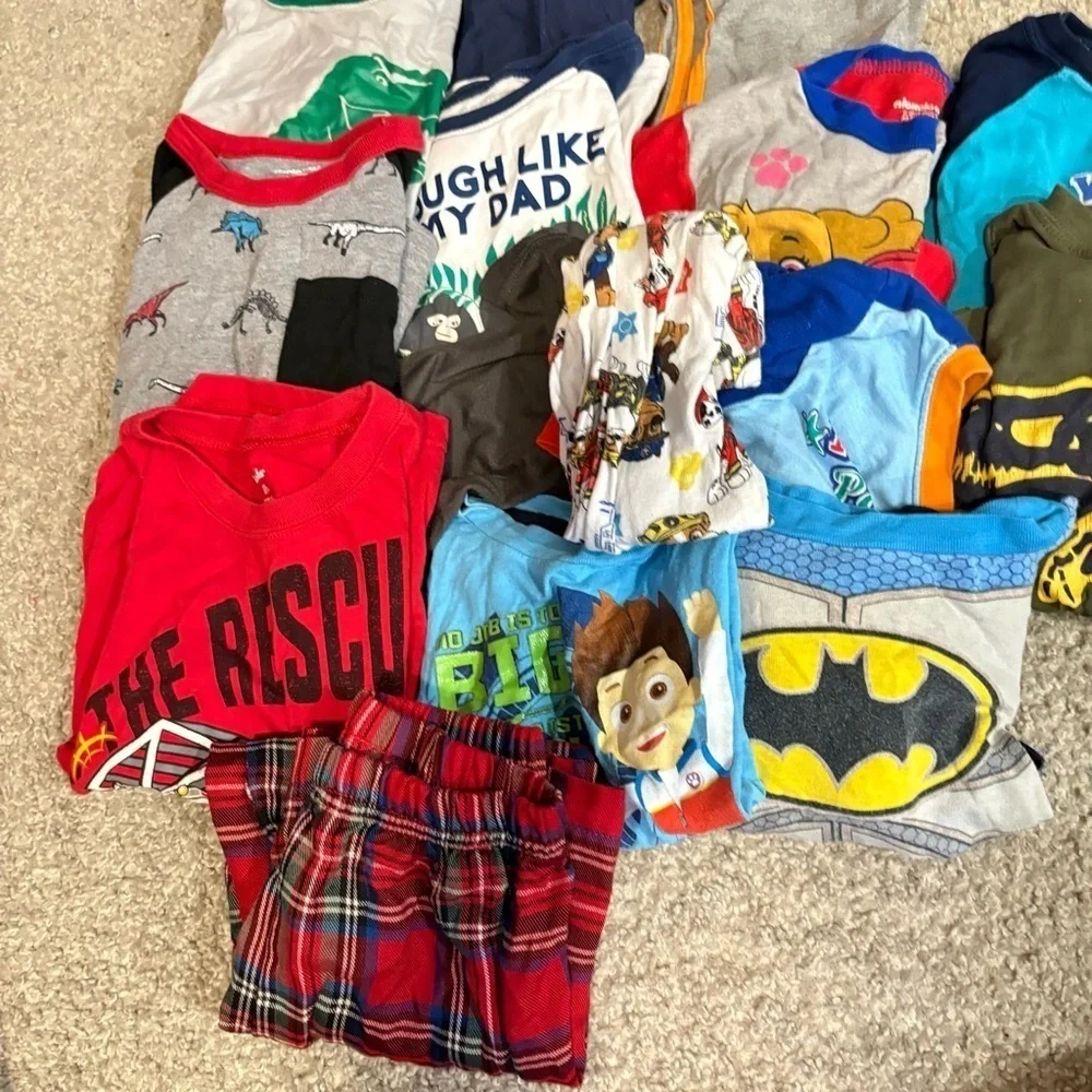 Kids Sz 5 Clothing Bundle Lot Pants Pajamas T-shirt Sweatshirt Santa Paw Patrol - Picture 10 of 12